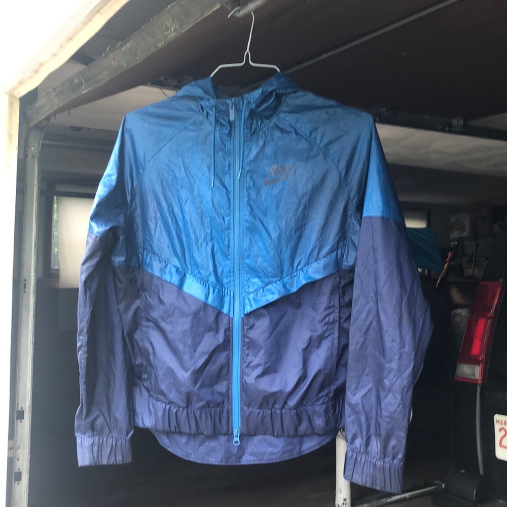 Nike Light Windbreaker